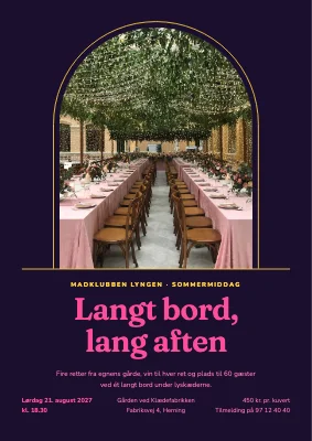 Middagsselskab — langt bord under lyskæder